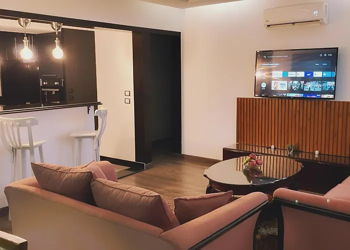 Cosy 2 Bedrooms Apartment With Garden