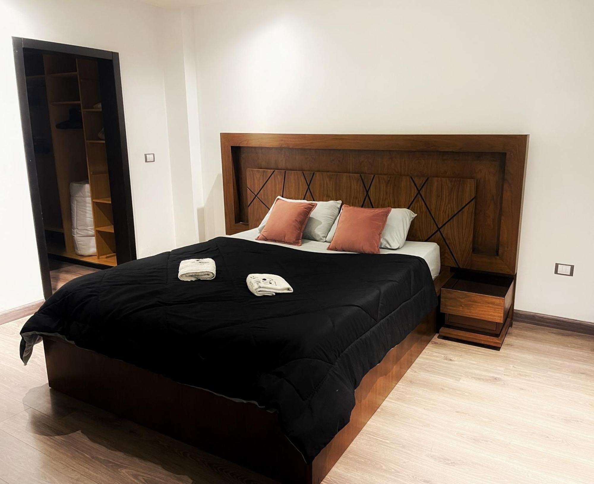 Cosy 2 Bedrooms With Garden Apartment *
